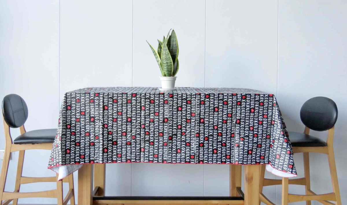 Скатерть на День Святого Валентина Скатерть на День Святого Валентина