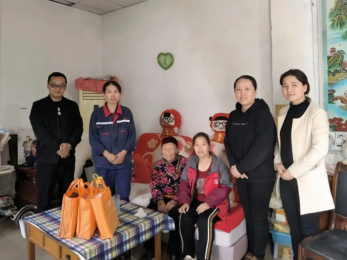 Confortando Idosos Rurais