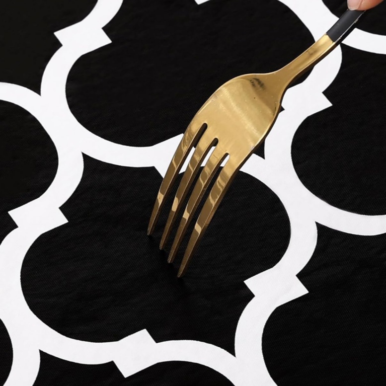 Round Plastic Tablecloths with Flannel Backing