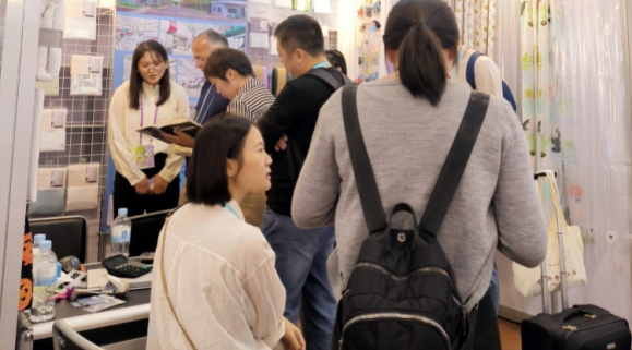 Canton Fair Once Again Recognized PEVA Clear Shower Curtain Lining as Jiayuan's Best-Selling Star