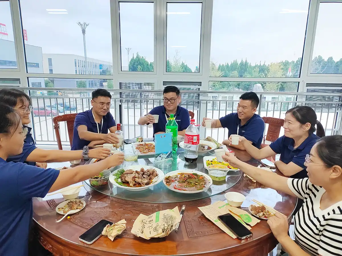 Jantar da equipe no meio do outono