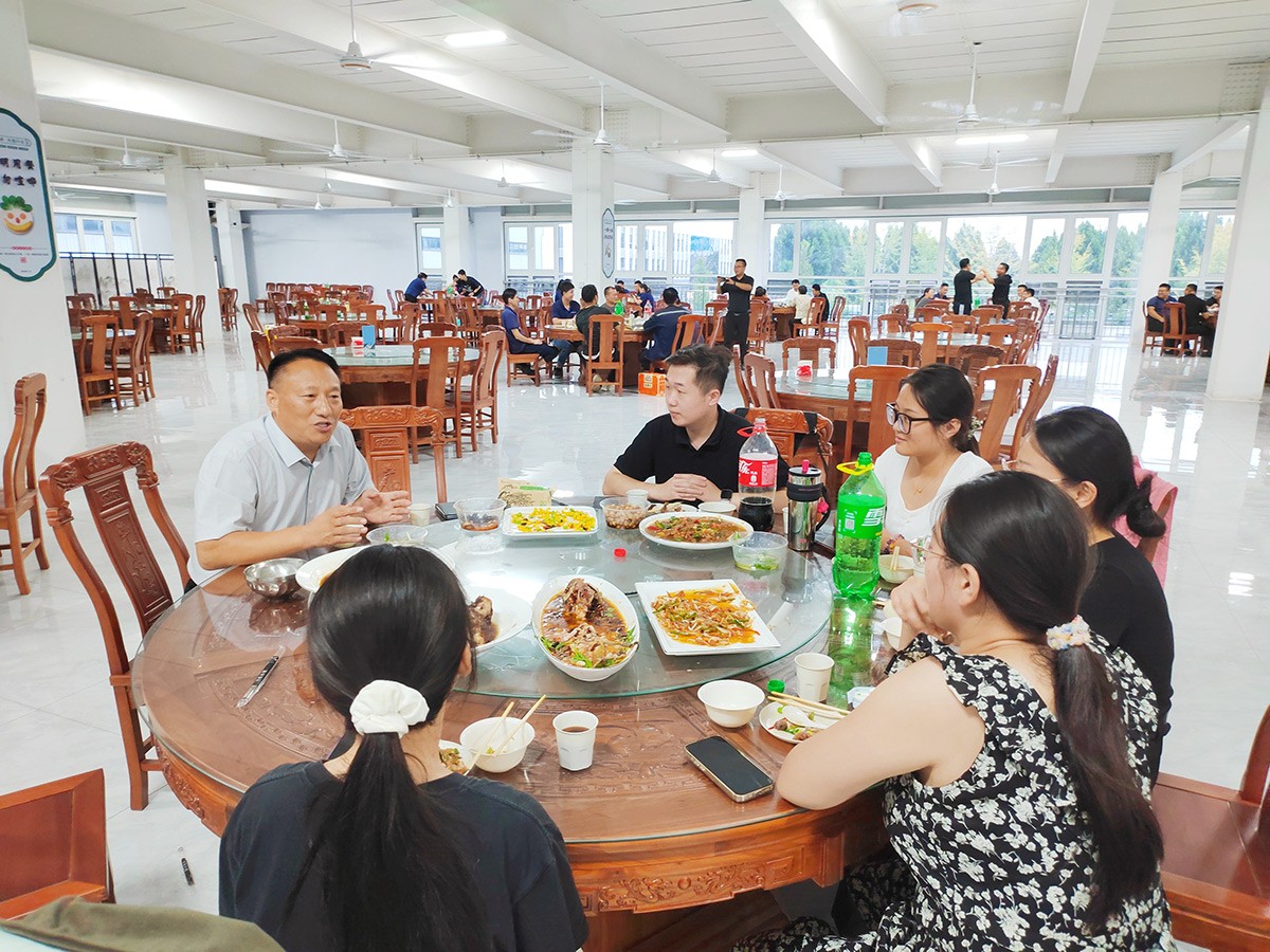 Jantar da equipe no meio do outono