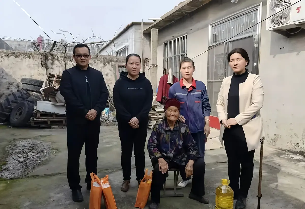 Confortando Idosos Rurais